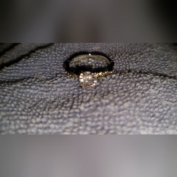 2 carat simulated diamond engagement ring silver tone size 8 - Picture 6 of 6